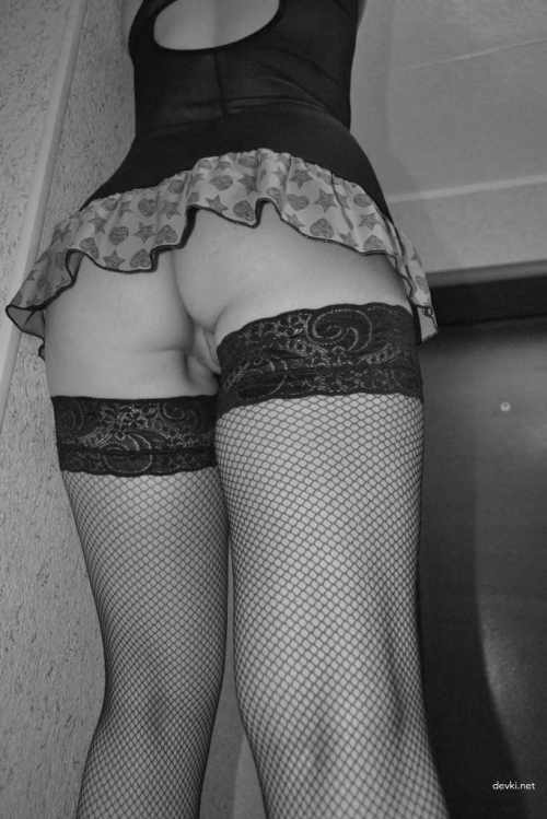 XXX Amateur Pic: Nude Short-Haired Woman - Sexy, Hot, Explicit!