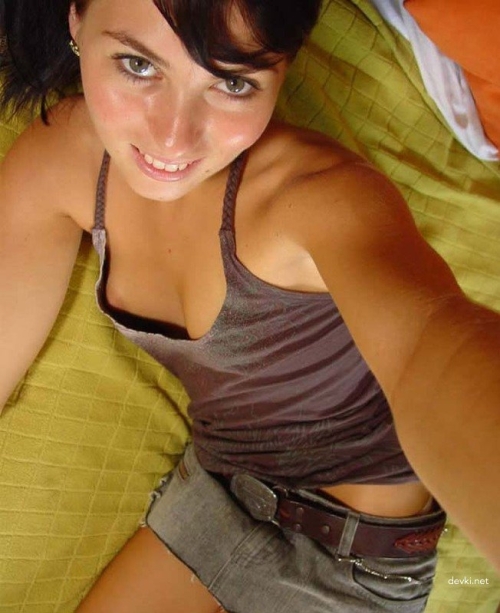 Steamy Amateur Babe Removes White Panties - Explicit Photo