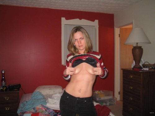 XXX Private Nude Amateur Girl Photo: Explicit and Bold Shot for Adults Only