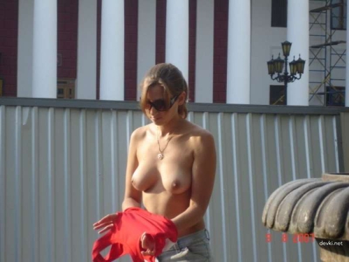 XXX Naked City Stroll: Uncensored Amateur Nude Photo Walk in Town