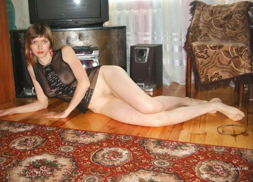 Explicit Young Mom Nude Photoshoot: Amateur MILF Poses Naked