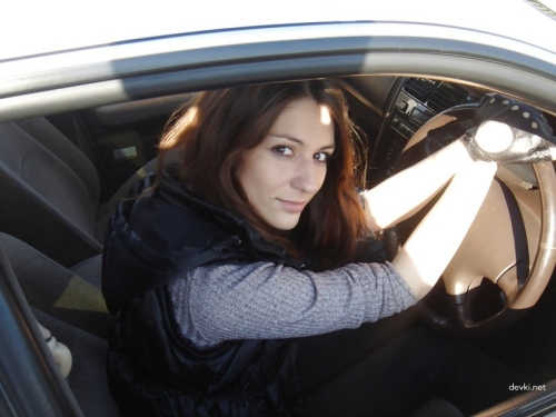 Amateur Slut Gives Hot Car Blowjob: Cock Sucking Babe in Action