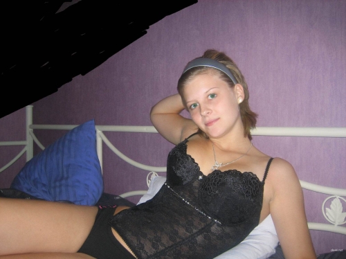 Steamy Topless Redhead Amateur Bares All - Explicit Photo