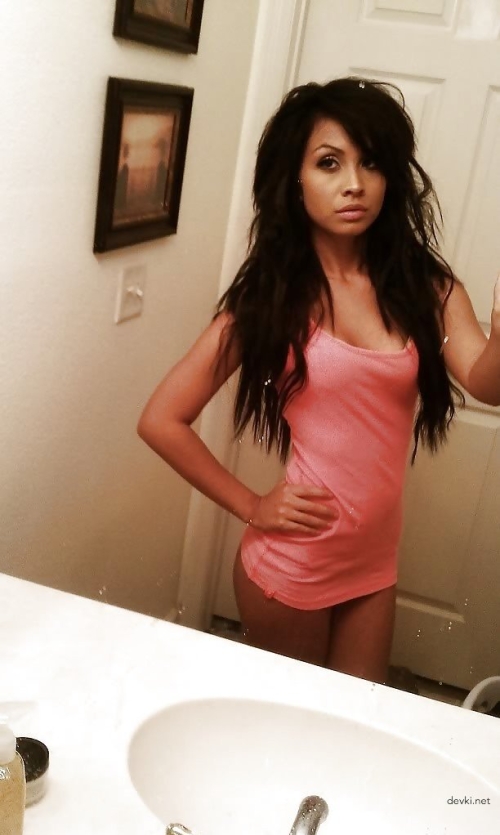 Amateur Babe's Seductive Poses - Explicit Photo Collection