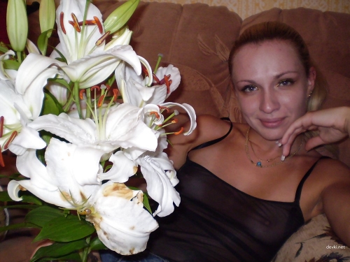 Hot Wife Masturbates for Friend - Explicit Amateur Porn Pic
