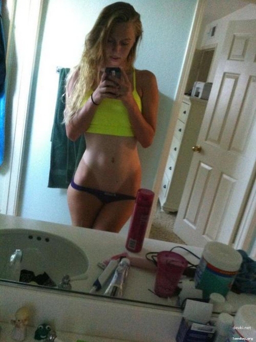 XXX Nude Amateur Pic: Sun-Kissed Girl's Naked Body Traces