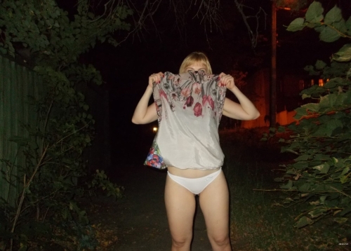 Explicit Blonde Amateur Seduction - Hot Amateur Blonde Poses in Provocative Photo Shoot