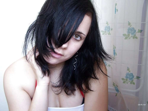 Hot Naked Brunette Amateur Photo Shoot: Explicit Home Session