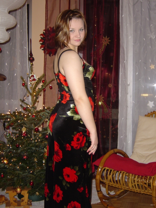 Hot Amateur Babe with Big Boobs and Sexy Curves Exposed