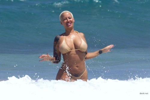 Hot BBW Babe Bares All: Explicit Curvy Woman Amateur Photo