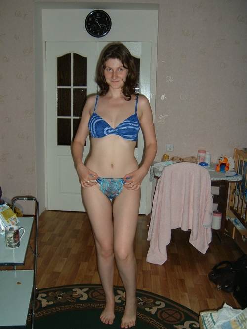 Sexy MILF Exposed: Uncensored Amateur Photo of Hot Young Mom