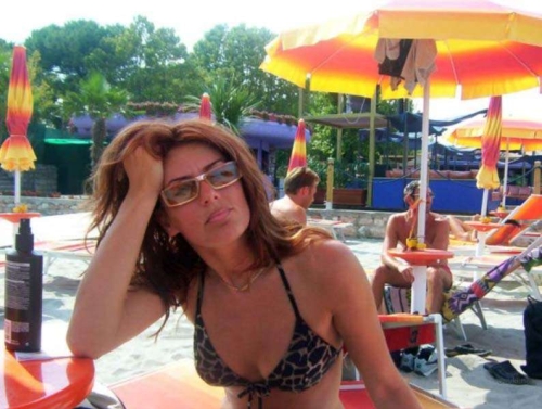Sizzling MILF Mommy's Explicit Amateur Photos: Mature Erotica in English