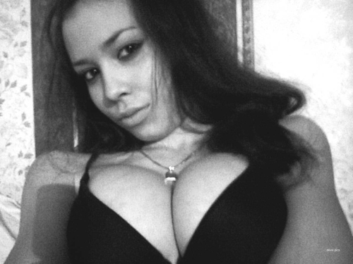 Amateur Girl Exhibitionist: Explicit Photo Collection for Voyeuristic Pleasure