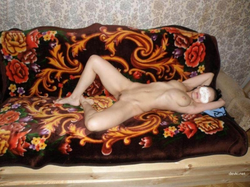 Hot MILF Exposed: Uncensored Amateur Photo - Explicit and Seductive!