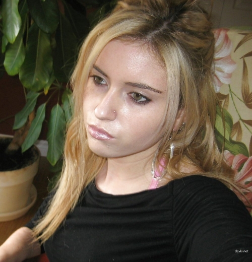 XXX Nude Selfies: Amateur Naked Girl Photoshoot - Explicit Amateur Nudes