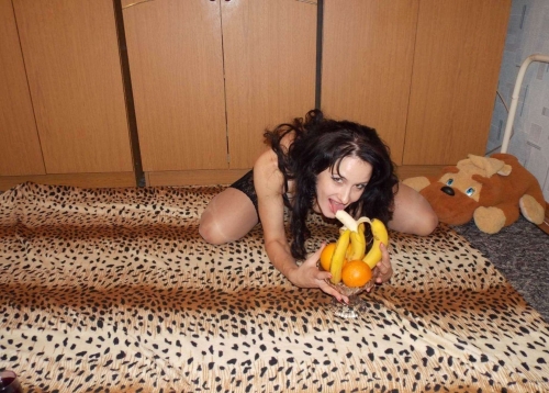 Sultry Brunette in Explicit Amateur Photo Shoot - Sensual Adult Content for Erotic Enthusiasts