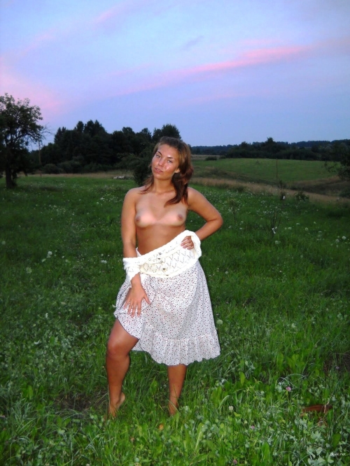 XXX Outdoor Fun: Amateur Friends Explicitly Busy at Dacha - Hot Outdoor Action