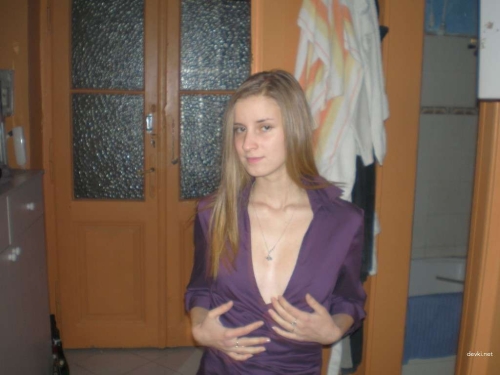 Explicit Slim Babe Amateur Nudes: Private Erotic Photos for Adults