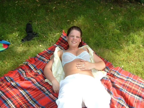 Uncensored Nude Amateur Girl Relaxing - Explicit Naked Photo