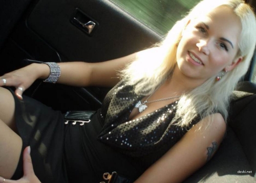 Hot Blonde Babe's Explicit Amateur Pics - XXX Content for Adults Only