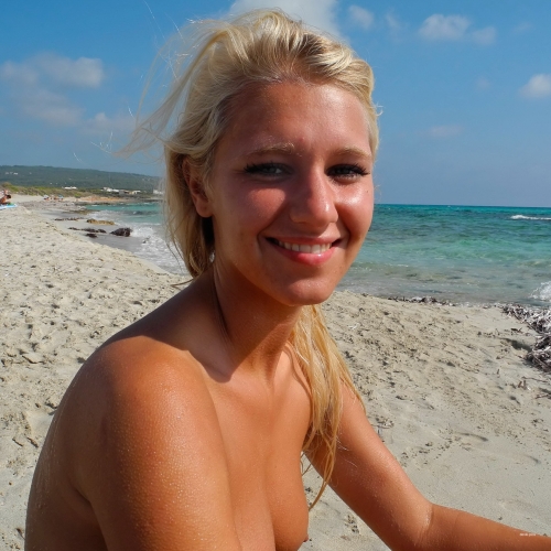 Sizzling Hot Blonde with Perfect Body - Uncensored Amateur Pic