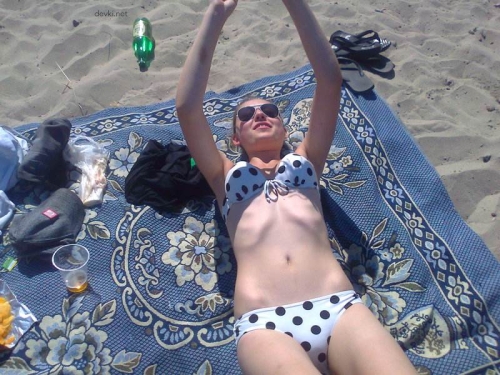 Amateur Nude Photoshoot: Naughty Girl's Explicit Poses