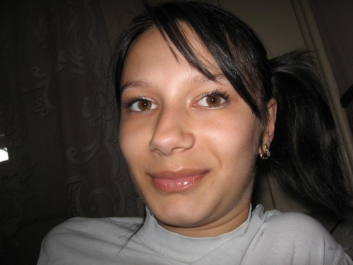 XXX Amateur Babe Teases Guy with Seductive Poses - Explicit Amateur Pic