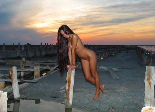 Explicit Teen Amateur Nude Photo: Stunning Naked Girl Selfie