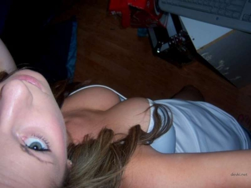 Sultry Amateur Beauty: Explicit Seduction Photos of a Hot Babe