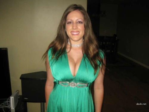 Massive Busty Amateur: XXX Photo of Woman with Enormous Boobs