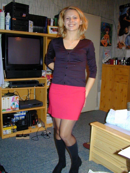 Naughty Amateur Girlfriend Strips Naked for Boyfriend - Explicit Homemade Photo