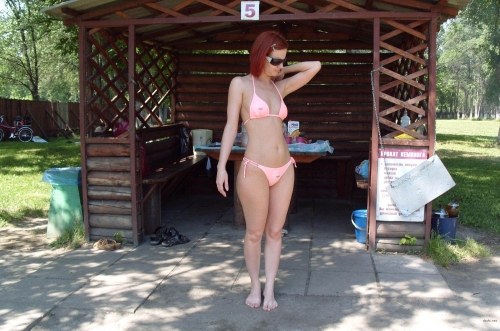 Hot Amateur Babe Exposing Slim Body: Explicit Young Woman Photo