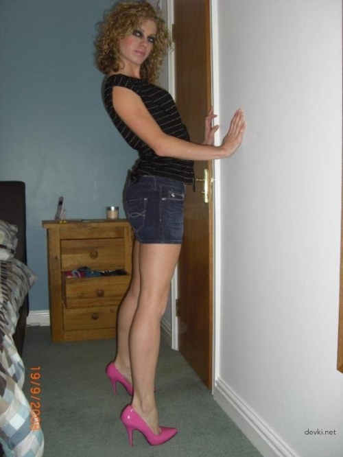 Amateur Slut Uncensored XXX Pics: Naughty Girl Exposed in Explicit Photos