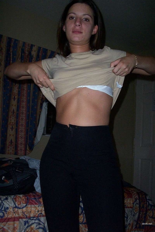 Sizzling Amateur Stripper Bares All, Flaunting Juicy Booty - Explicit Hot Pic