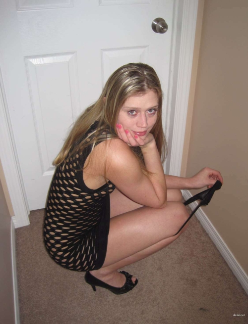 Raw Amateur Nude Girl - Uncensored Pantyless Erotica Exposed