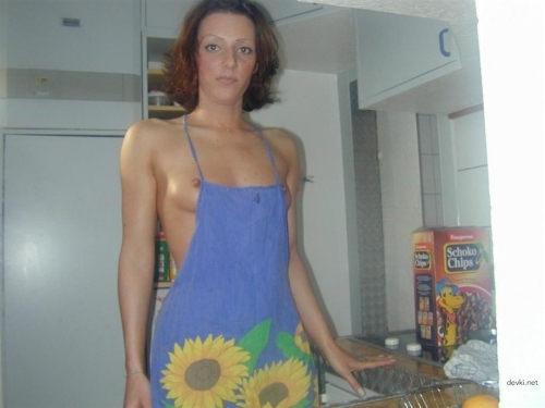 Hot Amateur Wife Nude in Kitchen: Explicit Homemade Naked Photo