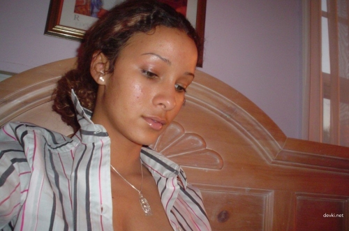 Explicit Mulatto Amateur's Hairy Bush Exposed in Uncensored Photo