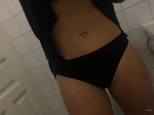 Sultry Amateur Erotic Photos of Stunning Girl - Sensual and Explicit Seduction