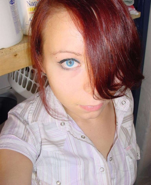 Explicit Young Girl Nude Photos: Seductive Amateur Erotica