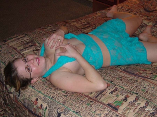 Thick Amateur BBW Masturbates Solo - Explicit Curvy Porn Pic