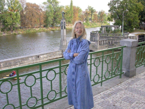 XXX Blonde Stripper: Public Nudity & Explicit Amateur Photos