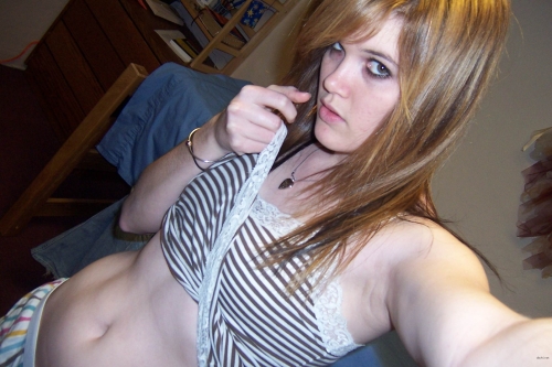 Wild Hairy Pussy Amateur Babe Exposing All - Explicit Amateur Photo
