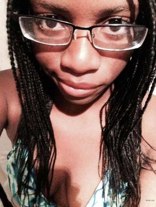 Amateur Babe's Provocative Selfies Expose Her Bare Boobs - Explicit Content