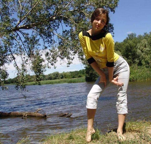 XXX Amateur Nude River Poses: Explicit Outdoor Photo Shoot