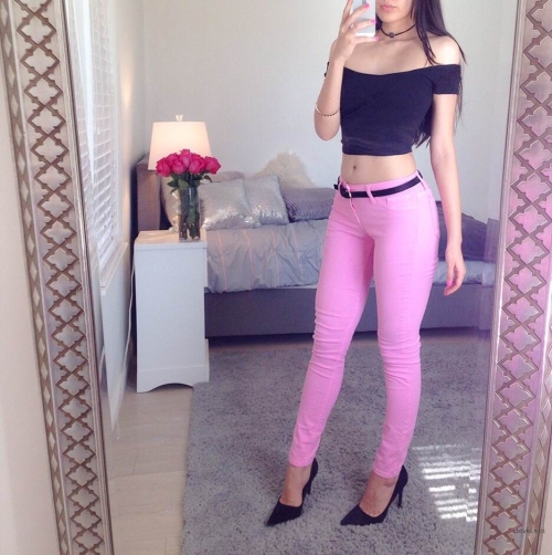 Naughty Teen in Pink Jeans: Explicit Amateur Photo with Seductive Content