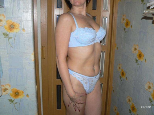 Amateur Mature Woman Erotic Photos: Bold, Sensual Shots, Explicit Content