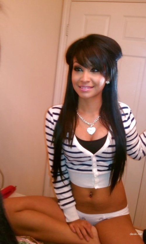 Amateur Babe's Seductive Poses - Explicit Photo Collection