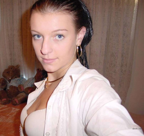 XXX Amateur Selfies: Explicit Adult Photos for Mature Audiences Only