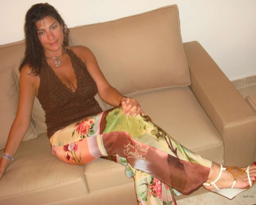 Big Breasted Amateur Woman: Explicit Erotic Photoshoot
