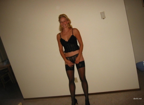 Hot MILF's Private XXX Pics: Explicit Amateur Pornography for Mature Lovers